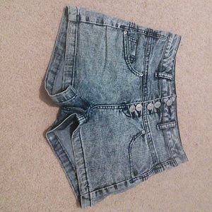 High-wasted shorts